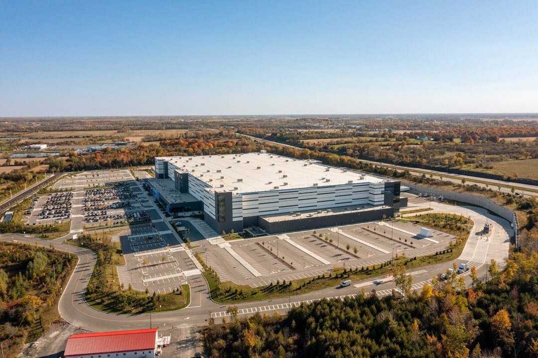 a-large-building-with-a-parking-lot-eblqaxnlvp0